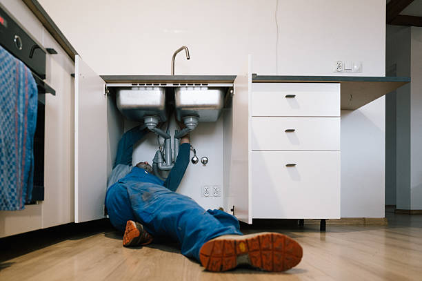 Professional Plumbing technician working in Johannesburg, CA